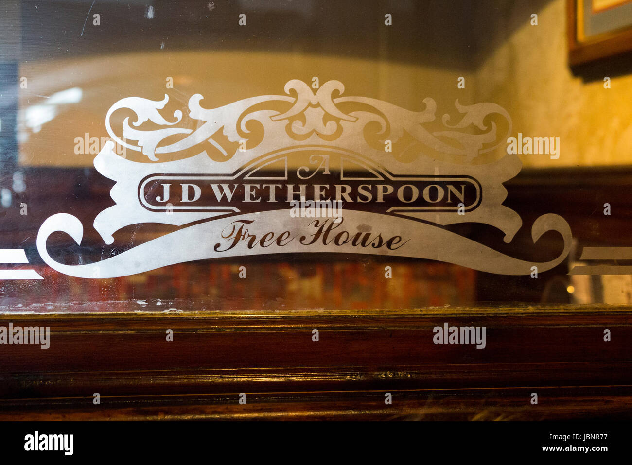 Inscrivez-vous à la signalisation / Benjamin Satchwell Wetherspoon Wetherspoons / Maison / Libre Public House. 112-114 La Parade, Leamington Spa CV32 4AQ. UK. (88) Banque D'Images