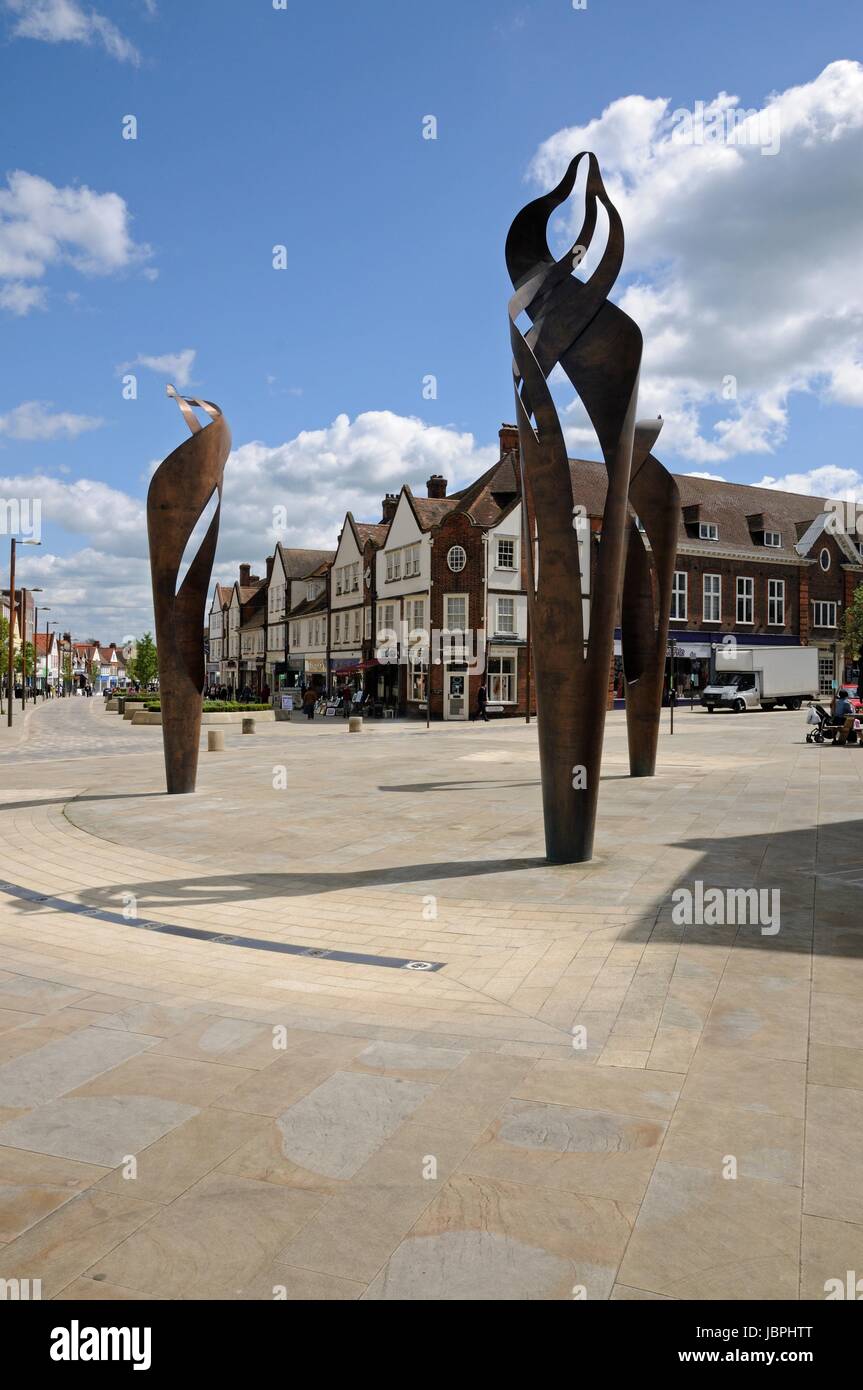 La sculpture moderne en station, Letchworth Garden City, Hertfordshire. Banque D'Images