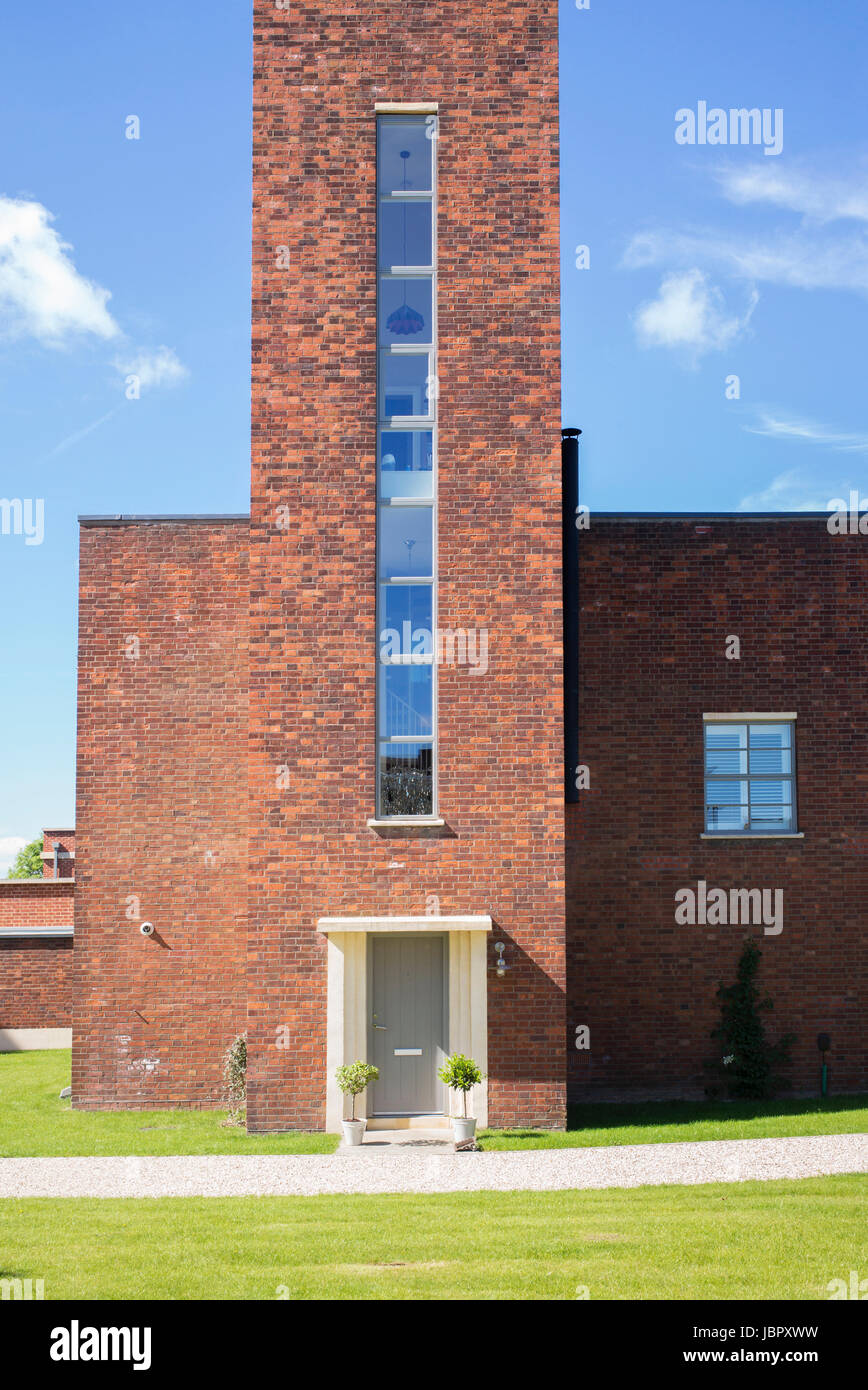 L'ancienne centrale électrique dans le jardin du quart. Redéveloppée RAF Bomber Command de Bicester, ancienne base. Bicester, Oxfordshire, Angleterre Banque D'Images