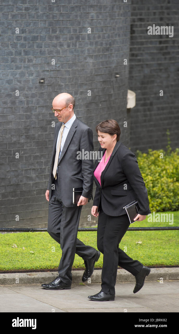 Downing Street, London, UK. 12 Juin, 2017. Le chef conservateur écossais Ruth Davidson arrive à Downing Street pour la première réunion du cabinet politique du nouveau gouvernement conservateur de PM Theresa peut depuis l'élection générale. Credit : Malcolm Park/Alamy Live News. Banque D'Images