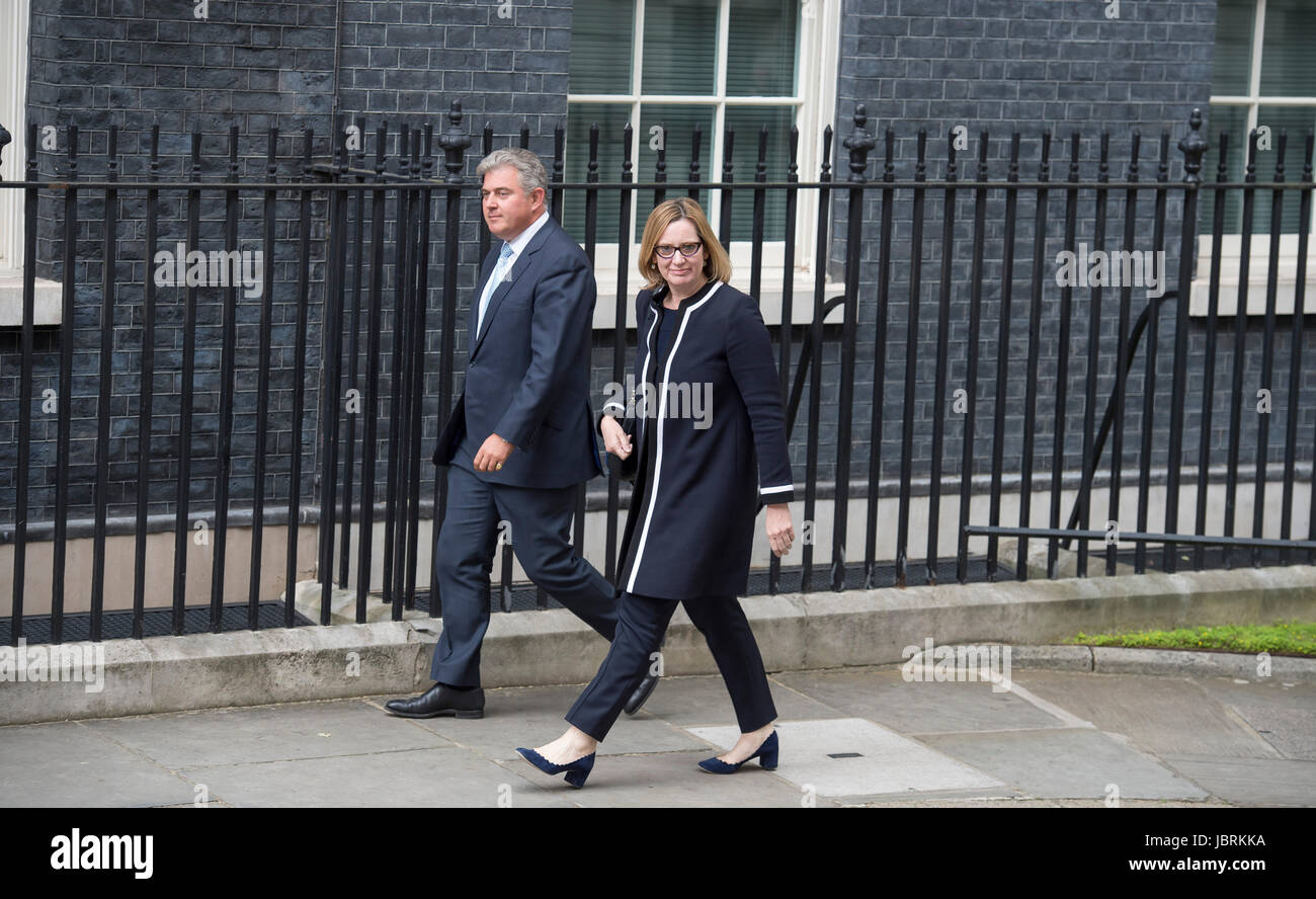 Downing Street, London, UK. 12 Juin, 2017. Les ministres du gouvernement d'arriver à Downing Street avant la première réunion du cabinet du nouveau gouvernement conservateur du parlement suspendu PM Theresa peut depuis l'élection générale. Credit : Malcolm Park/Alamy live News. Banque D'Images