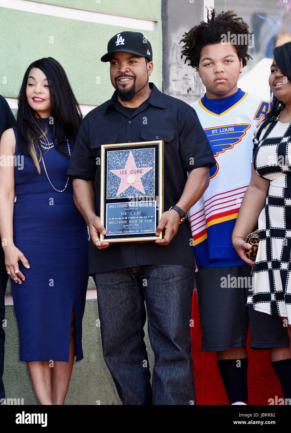 Los Angeles, USA. 12 Juin, 2017. L'IceCube - Star 021 femme Kimberly, mini Ice  Cube honoré avec une étoile sur le Hollywood Walk of Fame à Los Angeles. Le  12 juin 2017.