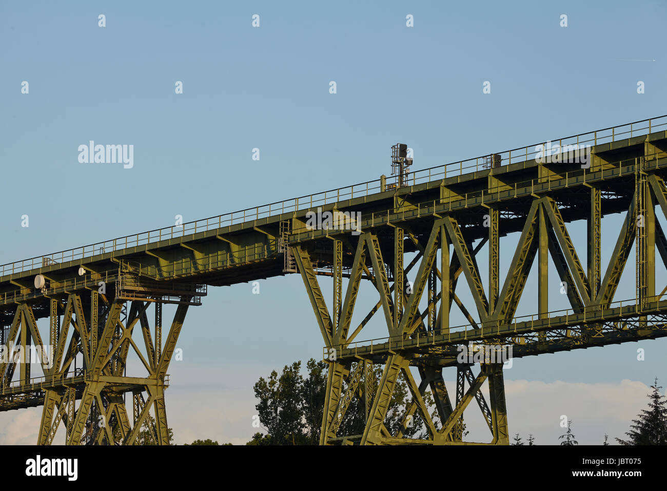 Près de pont Railraod Hochdonn Schleswig-Holstein (Allemagne), sur le Canal de Kiel construite en 1913 à 1920. Banque D'Images