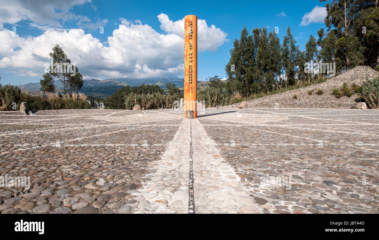 Ligne de l'équateur, monument marque le point par lequel passe l'équateur, l'Équateur, Cayambe Banque D'Images