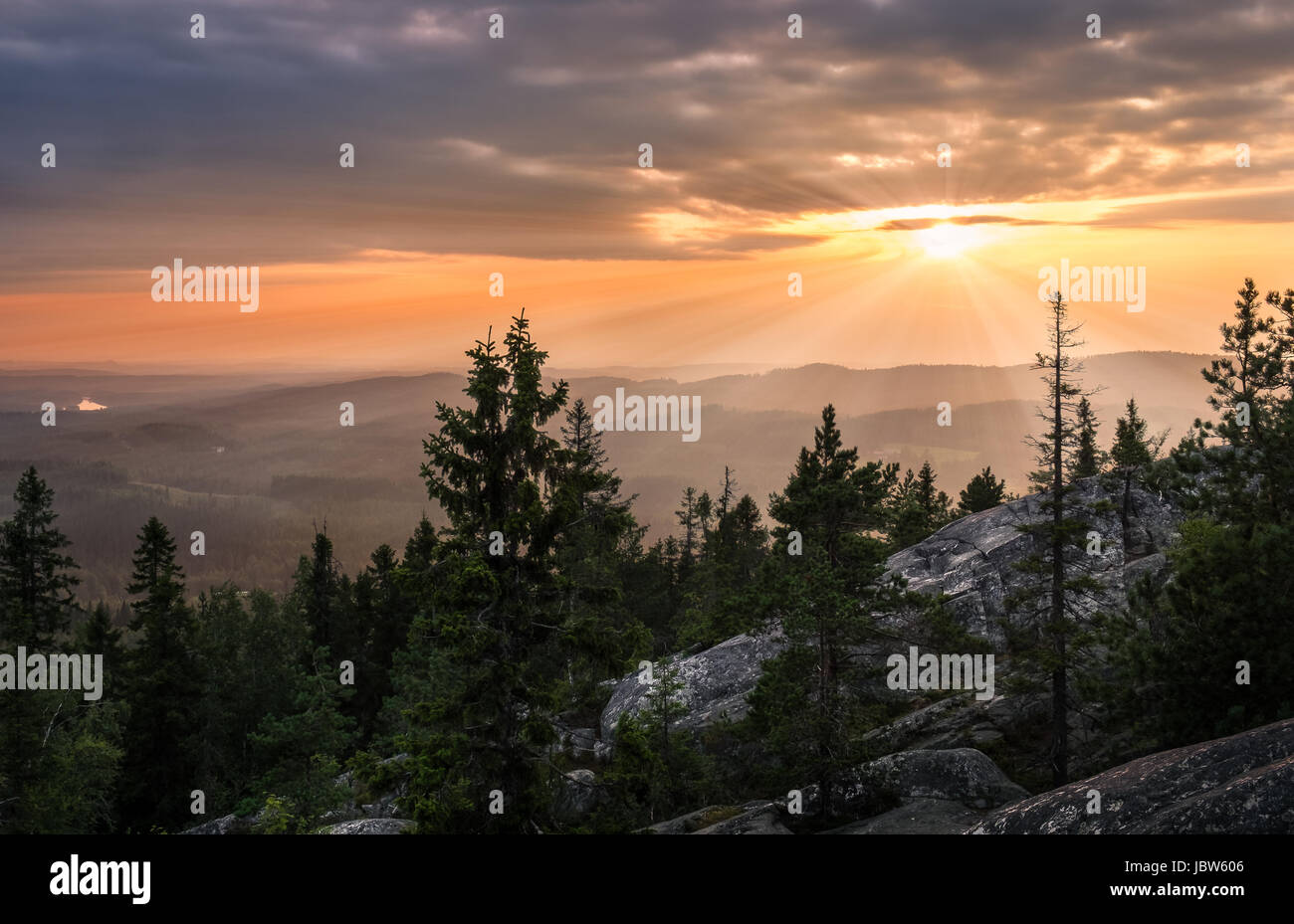 Paysage panoramique avec le coucher du soleil à soir à Koli, parc national. Banque D'Images