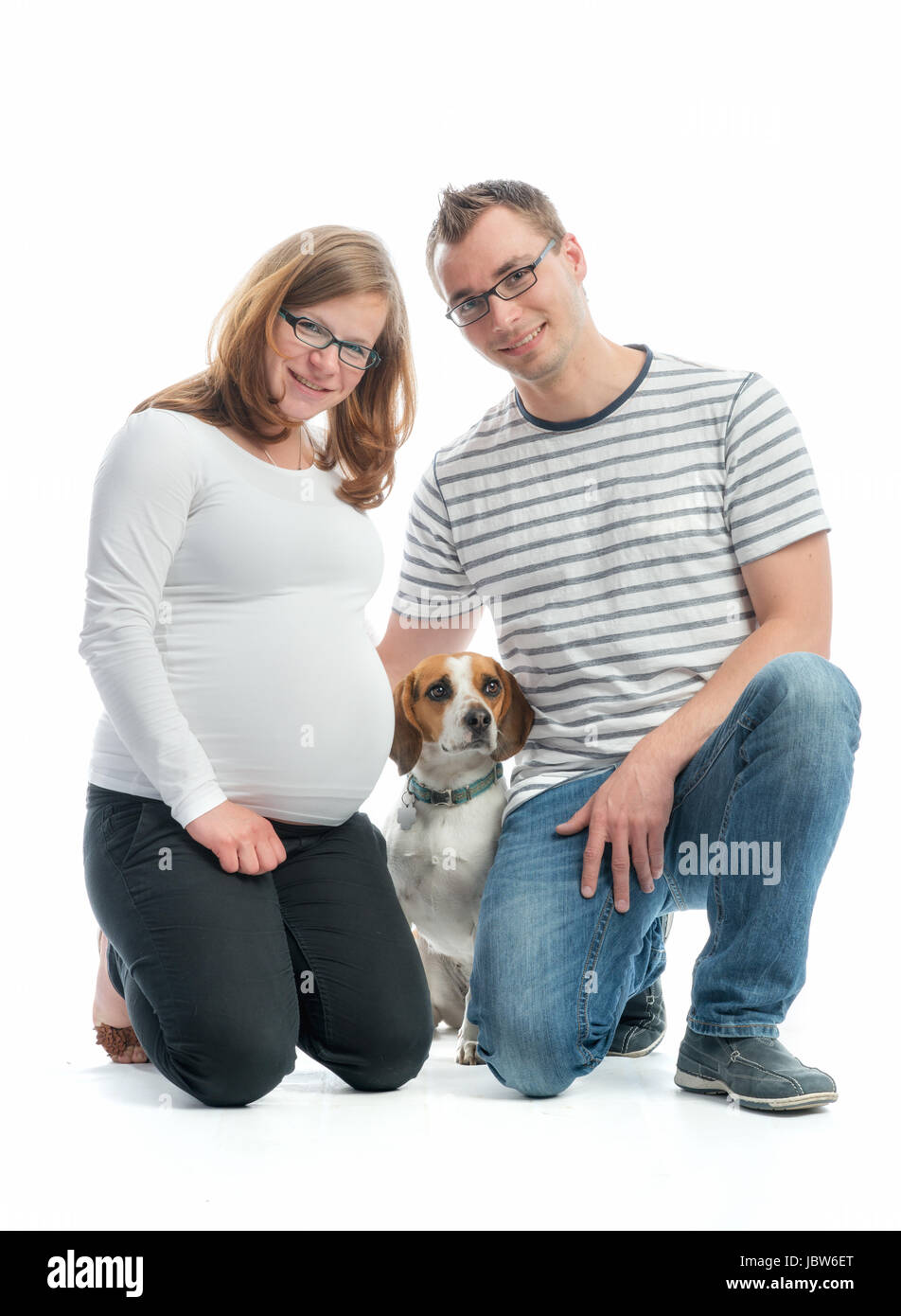 Les futurs parents avec chien Banque D'Images