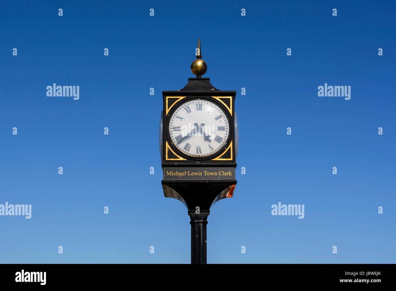 Town clock War Memorial à Lyme Regis, dans le Dorset, Angleterre, Royaume-Uni, Europe Banque D'Images