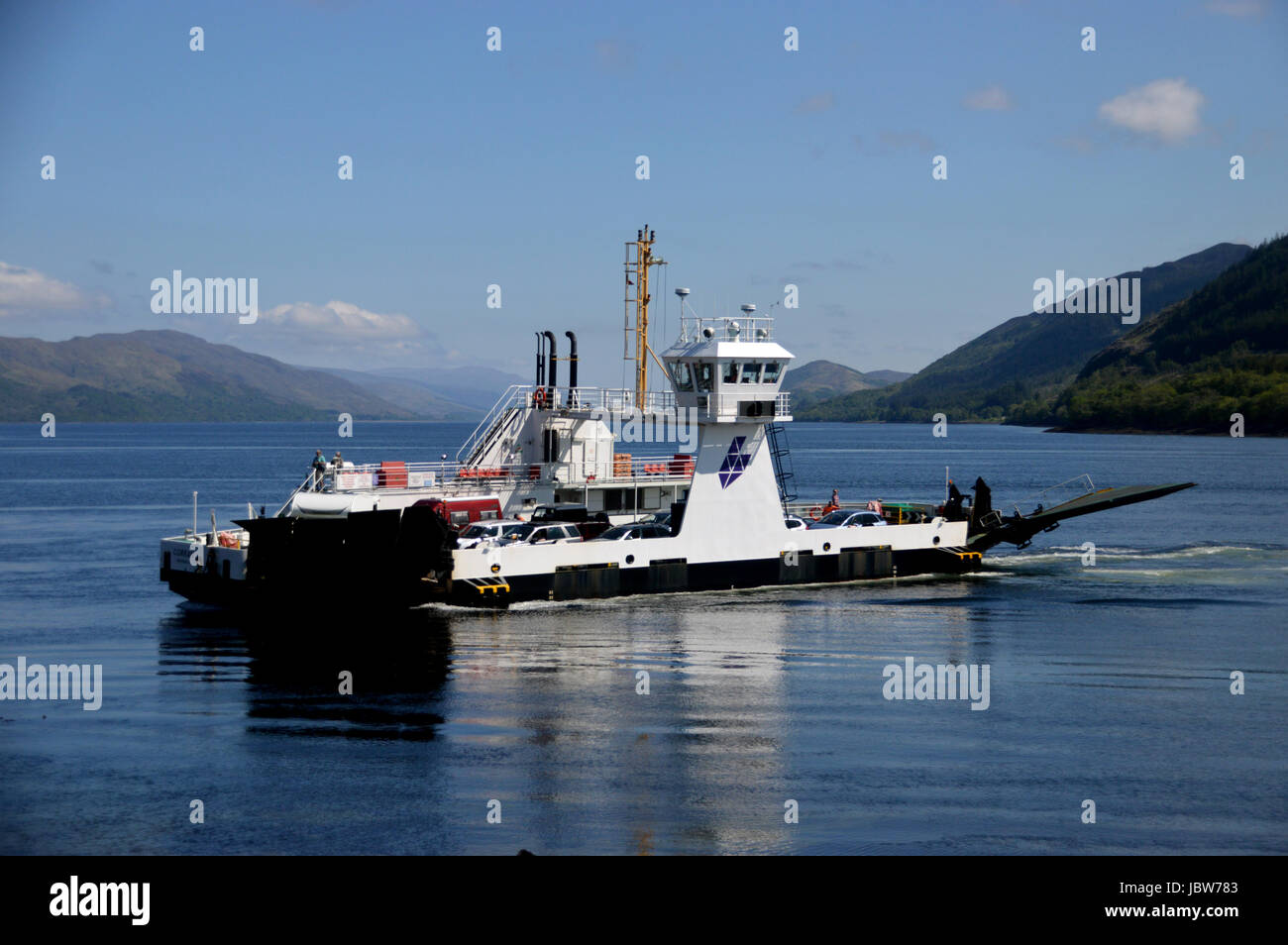 La navigation sur le Ferry Corran Corran Narrows du continent, les Highlands écossais, Ecosse, Royaume-Uni. Banque D'Images