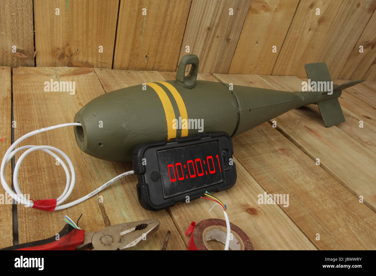 Dispositif explosif de circonstance (IED), bombe, câblé sur téléphone mobile, Banque D'Images