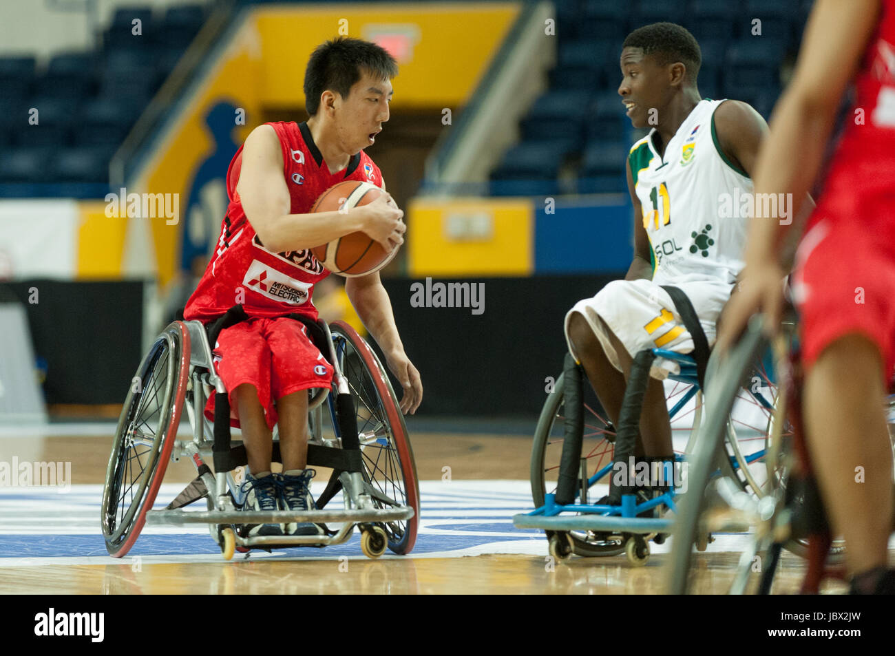 L'Afrique du Sud contre le Japon durant 2017 Men's U23 championnat du monde  de basket-ball en fauteuil roulant qui a lieu à l'Université Ryerson's  Mattamy Athletic Centre, Toronto. (Photo par : Anatoliy