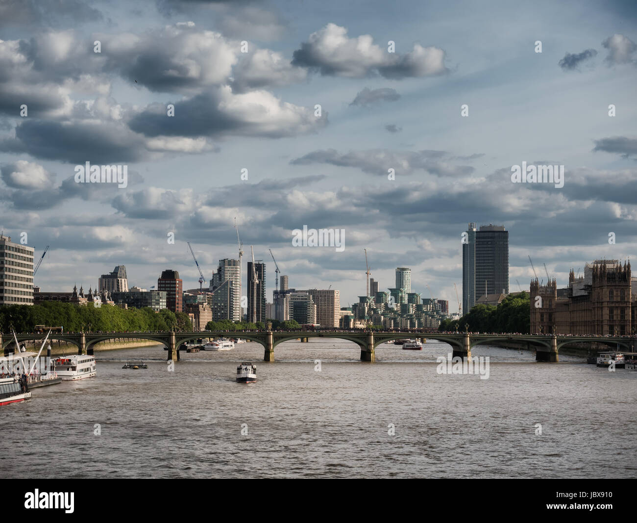 Avec Thames Docklands et le Parlement, UK Banque D'Images
