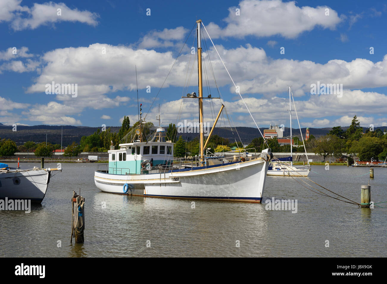 Bateaux de pêche sur la Rivière Tamar à Launceston en Tasmanie, Australie Banque D'Images