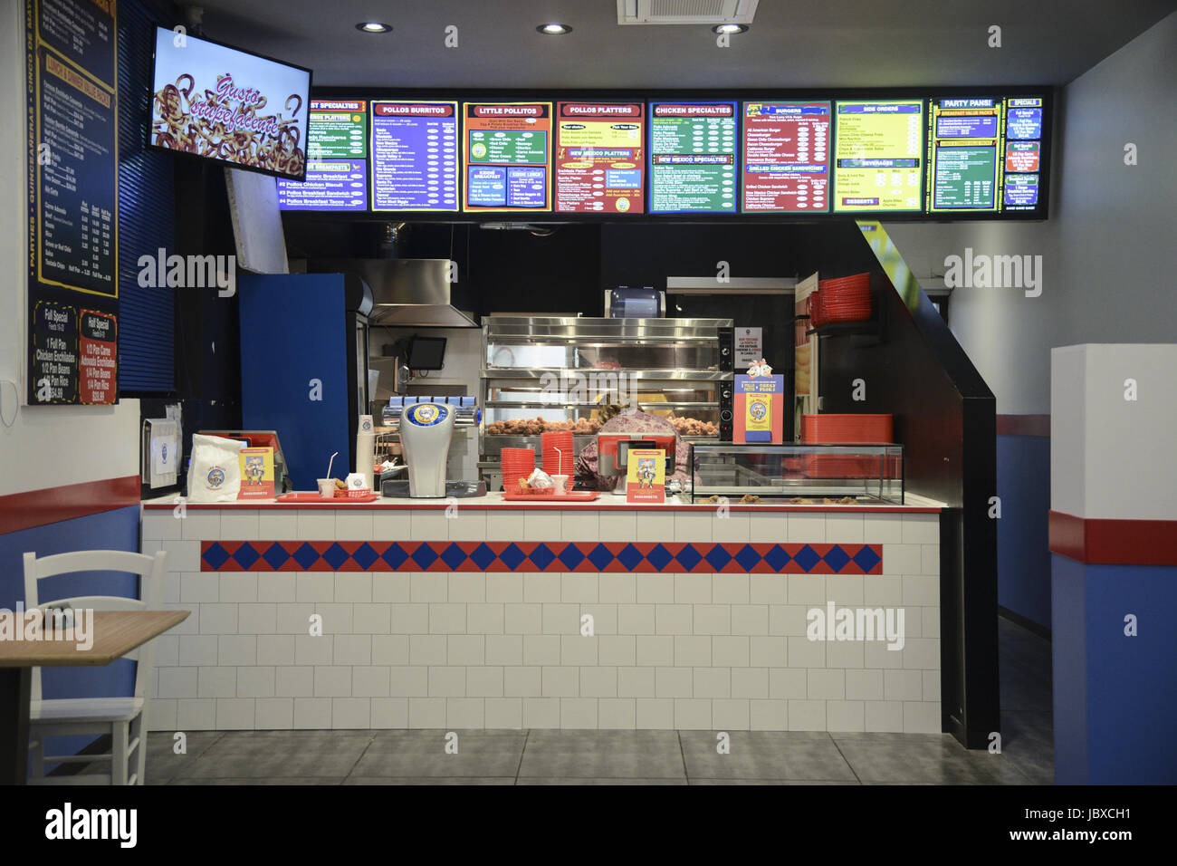 Breaking Bad's Los Pollos Hermanos ouvre à Milan pour 2 jours comprend : Los Pollos Hermanos Où : Milan, Italie Quand : 12 mai 2017 Credit : IPA/WENN.com **Uniquement disponible pour publication au Royaume-Uni, USA, Allemagne, Autriche, Suisse** Banque D'Images