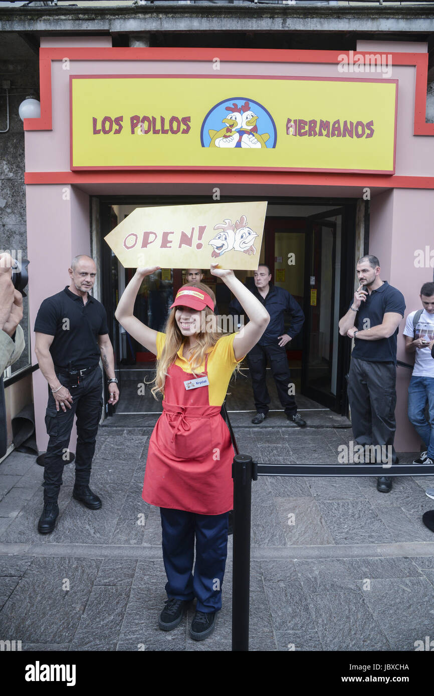 Breaking Bad's Los Pollos Hermanos ouvre à Milan pour 2 jours comprend : Los Pollos Hermanos Où : Milan, Italie Quand : 12 mai 2017 Credit : IPA/WENN.com **Uniquement disponible pour publication au Royaume-Uni, USA, Allemagne, Autriche, Suisse** Banque D'Images