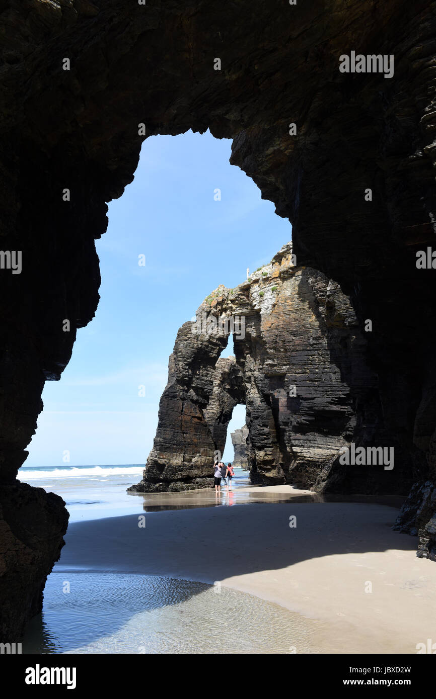 Arches de roche naturelle, sur la plage des Cathédrales en Galice, dans le Nord de l'Espagne. La côte cantabrique, de la Galice, Espagne. Banque D'Images