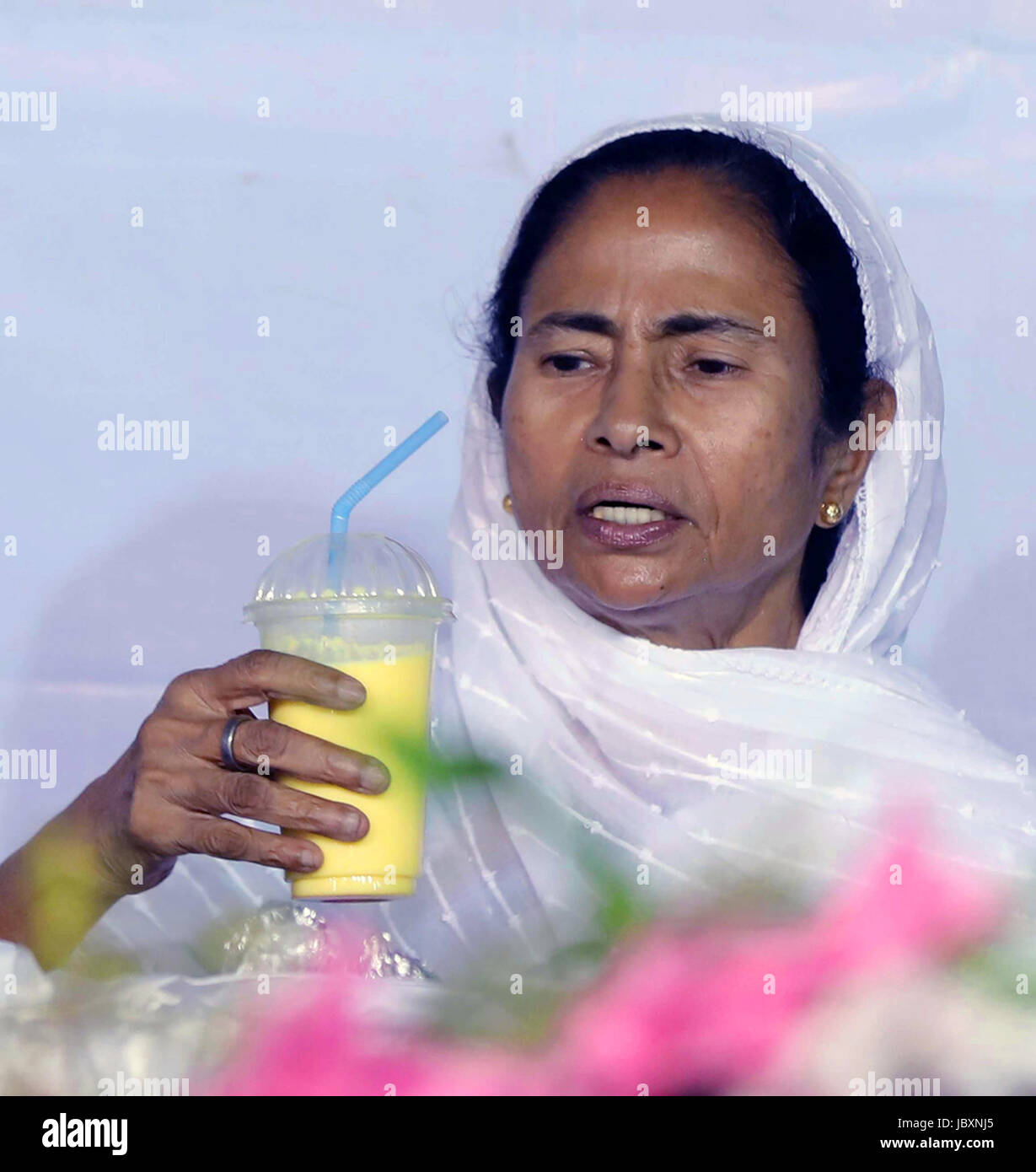 Kolkata, Inde. 12 Juin, 2017. Le Ministre en chef du Bengale occidental Mamata Banerjee participer à un iftar party organisée à Park Circus. Credit : Saikat Paul/Pacific Press/Alamy Live News Banque D'Images