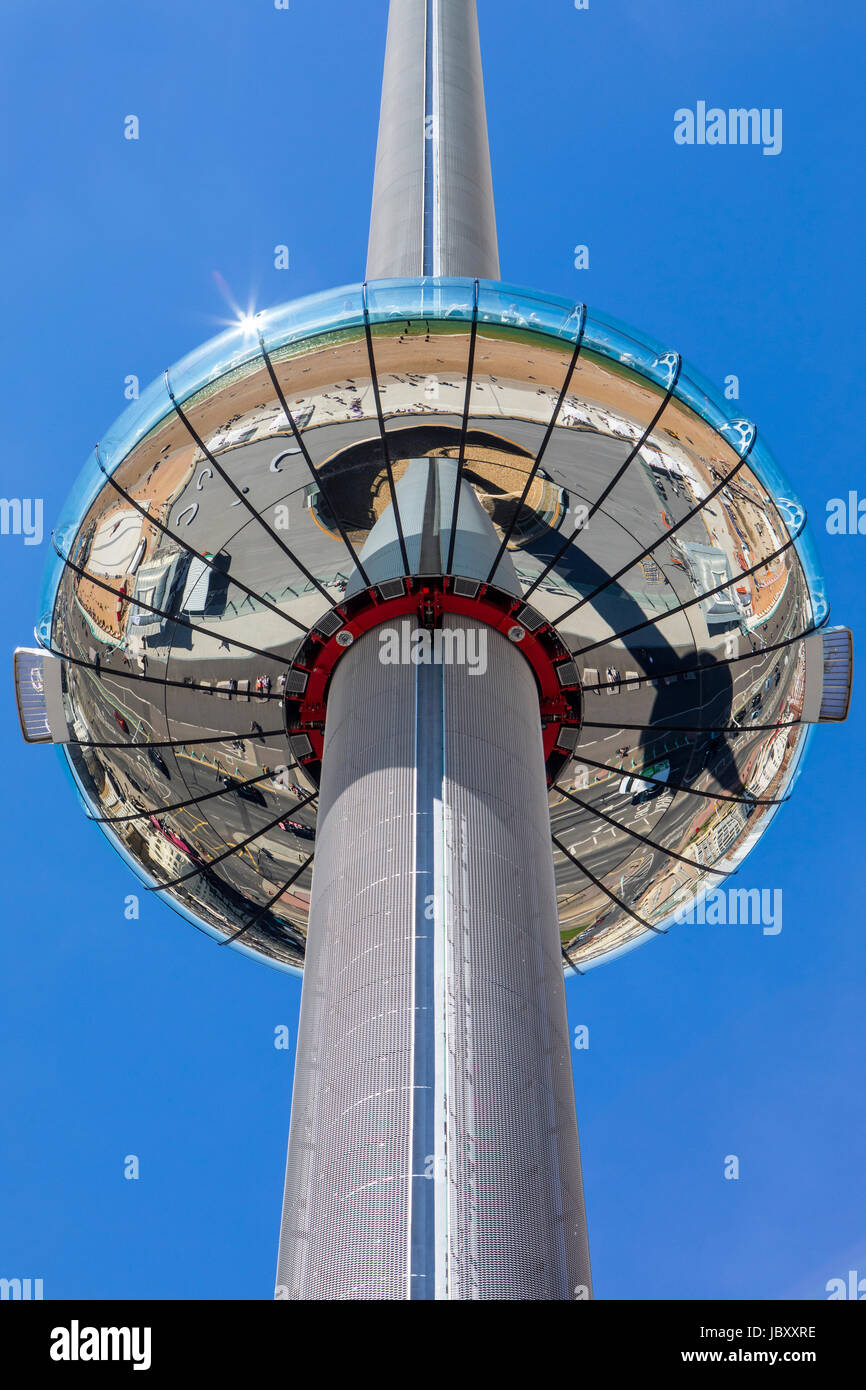 BRIGHTON, UK - 31 MAI 2017 : l'impressionnant British Airways j360 tour d'observation située sur le front de mer de Brighton, à Sussex, UK, le 31 mai 2017. Banque D'Images