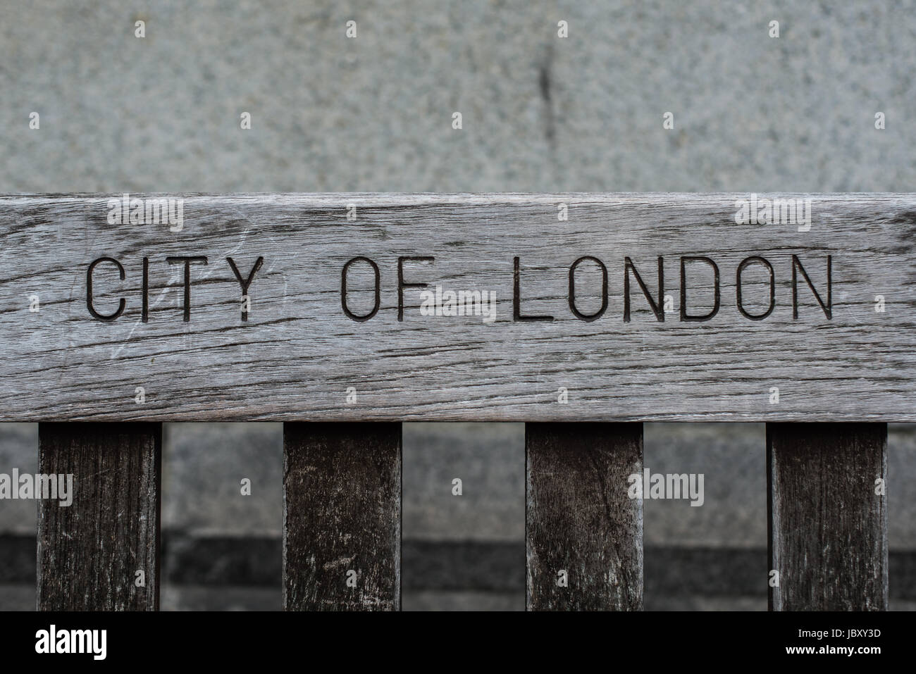 Ville de London gravée sur un banc Banque D'Images