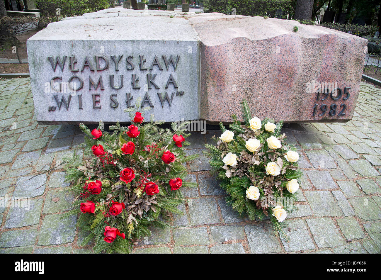 Tombe de Wladyslaw Gomulka, communiste polonais et chef de république populaire de Pologne. Cimetière militaire de Powazki (Powazkach Cmentarz Wojskowy na) en W Banque D'Images
