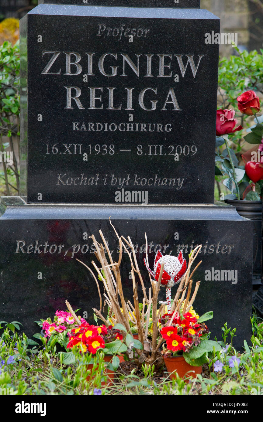 Le professeur Zbigniew Religa tombe de Polish chirurgien cardiaque. Cimetière militaire de Powazki (Cmentarz Wojskowy na Powazkach) à Varsovie, Pologne, 5 avril 2017 © Banque D'Images