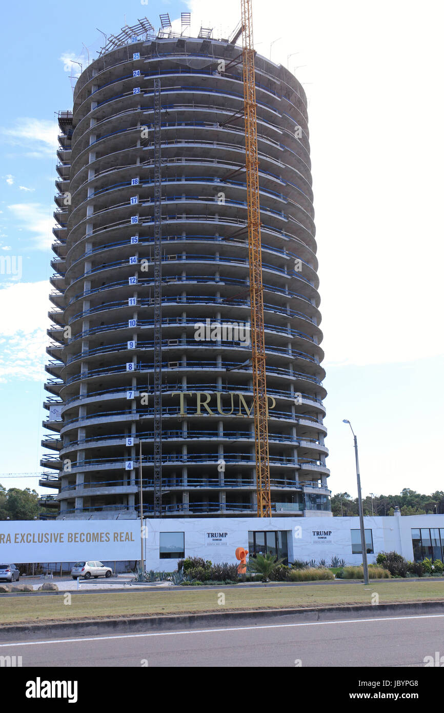 Un nouveau bâtiment de l'hôtel Trump à Punta del Este, Uruguay - Avril 2017 Banque D'Images
