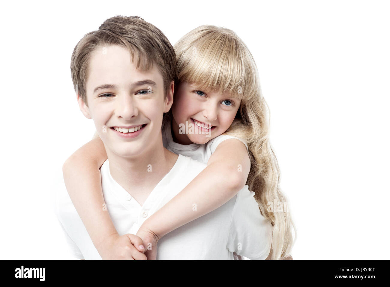 Happy kids having fun doing piggyback ride Banque D'Images