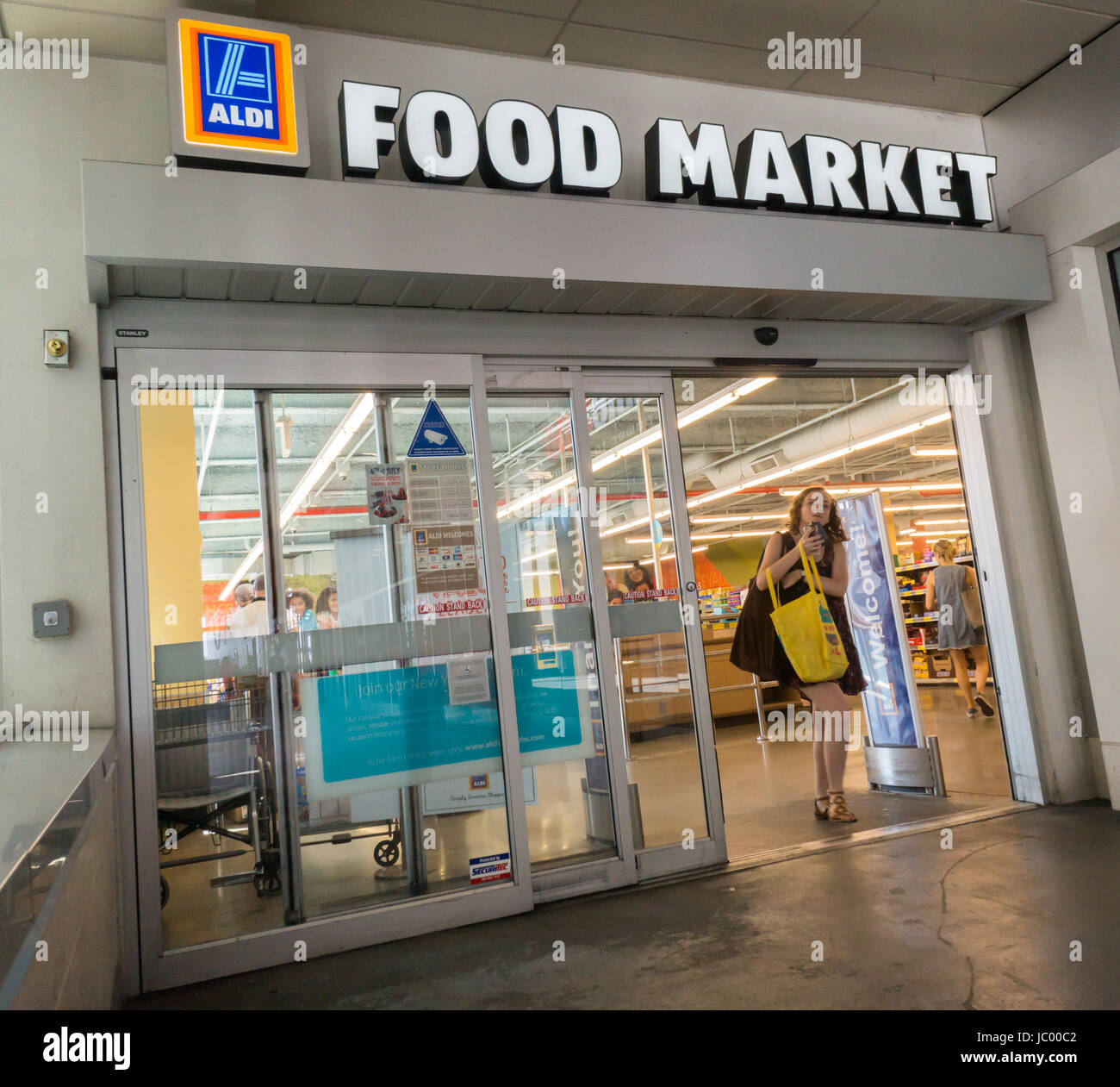 Aldi food market Banque de photographies et d’images à haute résolution