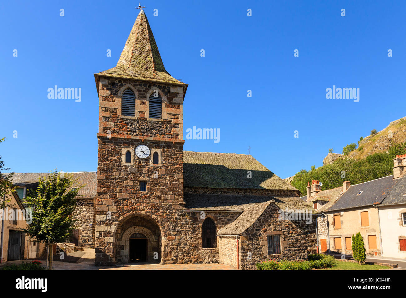 France, Cantal (15), Parc naturel régional des volcans d'Auvergne, d'Apchon, église Saint-Blaise (XVE-xvie siècle) // France, Cantal, Parc Naturel régionaux Banque D'Images