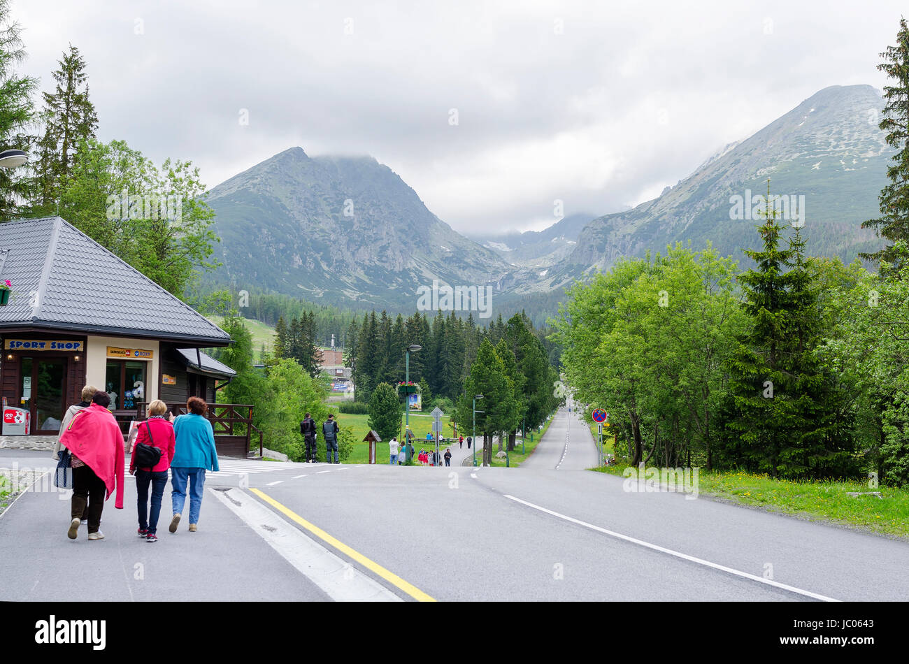 Hautes Tatras, Slovaquie - 11 juin : Vallée de Strbske Pleso. Voir d'Predne Solisko, le 11 juin 2017 à Hautes Tatras, en Slovaquie. Banque D'Images
