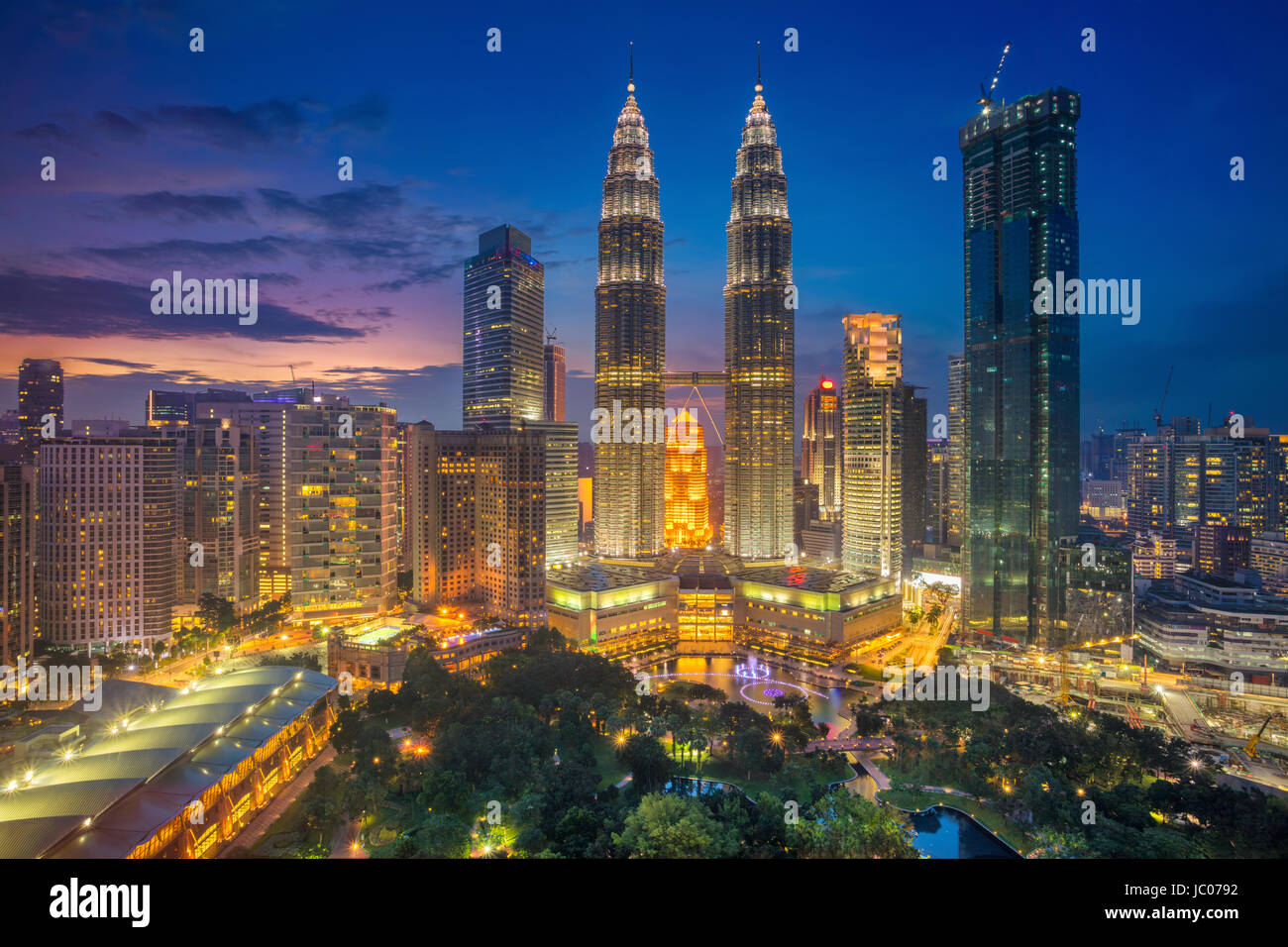 Kuala Lumpur. Cityscape image de Kuala Lumpur, en Malaisie, au coucher du soleil. Banque D'Images