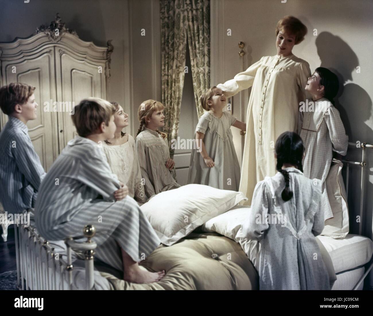 Le son de la musique Année : 1965 Réalisateur : Robert Wise USA Julie Andrews, Charmian Carr, Heather Menzies-Urich, Debbie Turner, Kym Carath, Angela Cartwright, Nicholas Hammond, Duane Chase . Il est interdit de reproduire la photo hors contexte de la promotion du film. Il doit être porté au crédit de l'entreprise de film et/ou le photographe attribué par ou autorisé par/admis sur l'ensemble de l'entreprise cinématographique. Limitée à un usage éditorial. Photo12 n'accorde pas le droit à l'image des personnes représentées. Banque D'Images