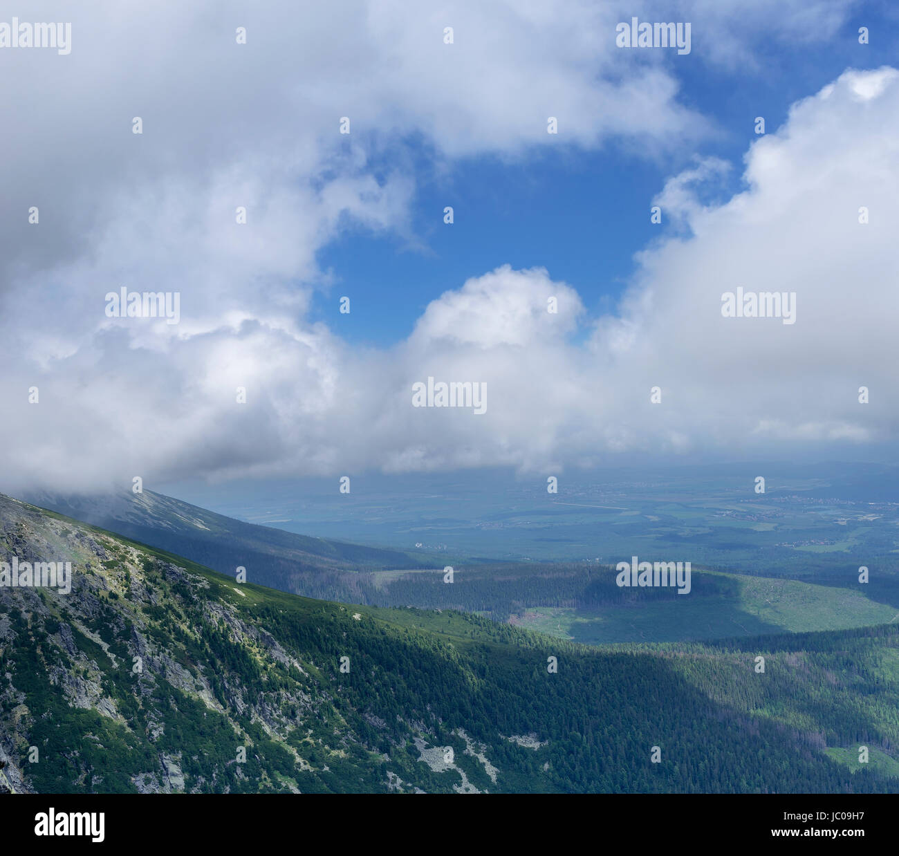 Tatras. Paysage de montagne en un jour brumeux. Banque D'Images