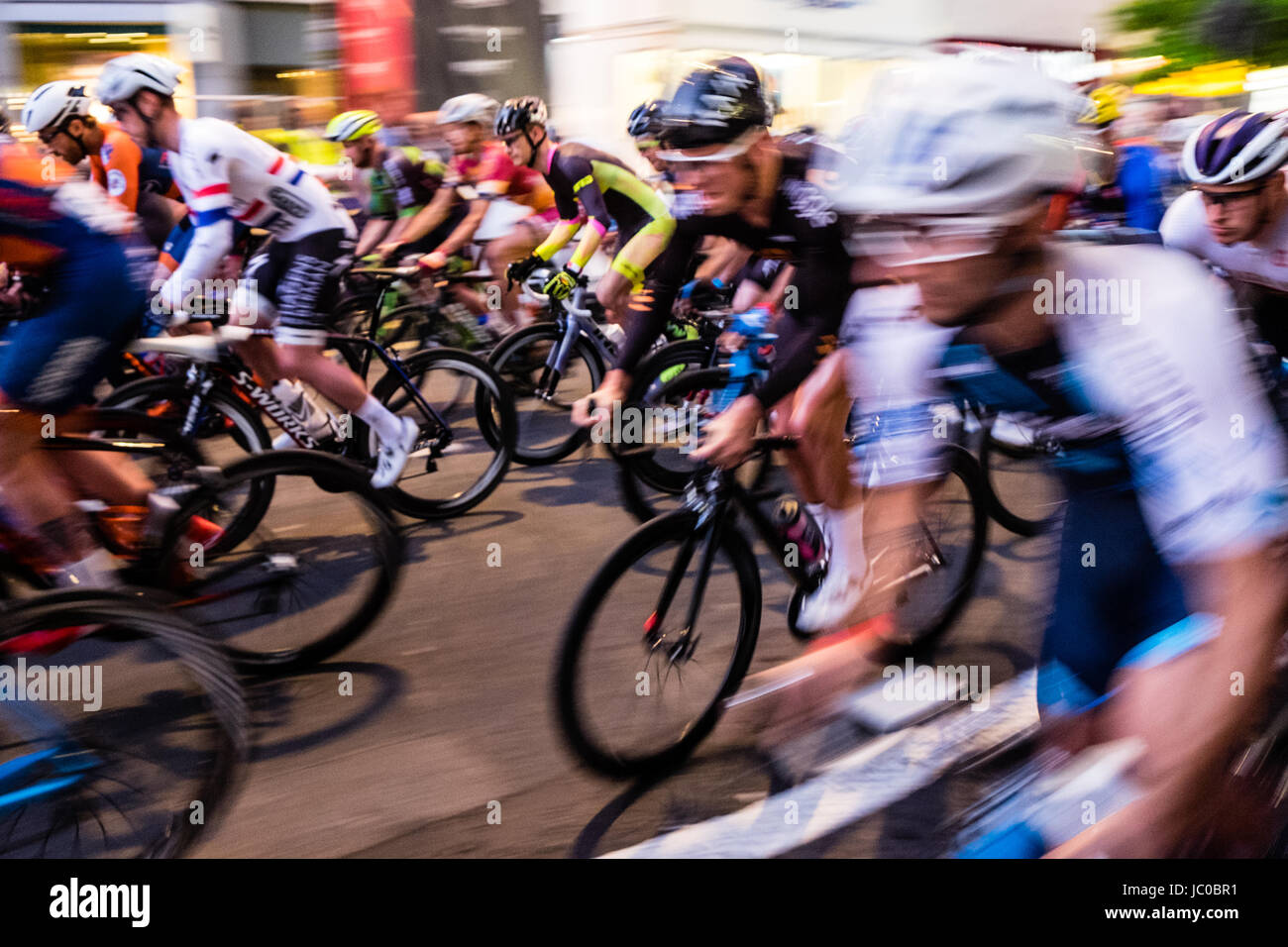Men's elite race au critérium 2017 critérium nocturne Londres Race Banque D'Images