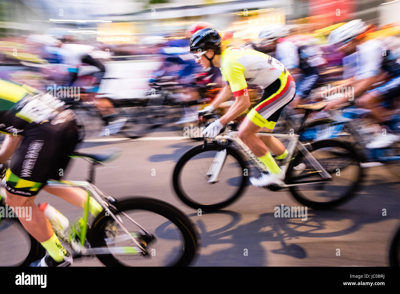 Men's elite race au critérium 2017 critérium nocturne Londres Race Banque D'Images