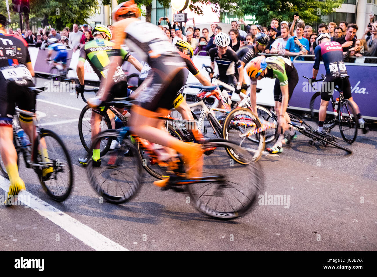 Men's elite race au critérium 2017 critérium nocturne Londres Race Banque D'Images