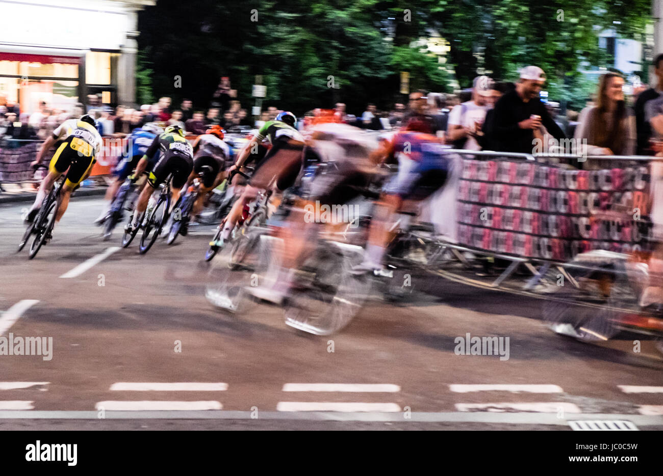 Men's elite race au critérium 2017 critérium nocturne Londres Race Banque D'Images