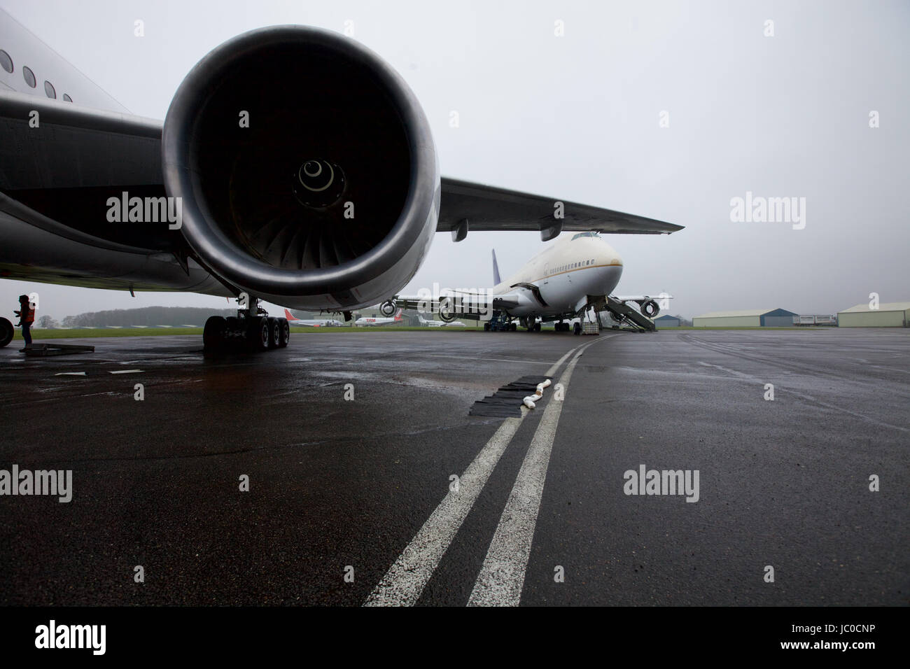 Lorsqu'un aéronef de passagers aller à mourir. Jumbo jets d'attendre d'être démantelée par récupération de l'air à l'Aéroport International de Cotswold, Cirencester Banque D'Images