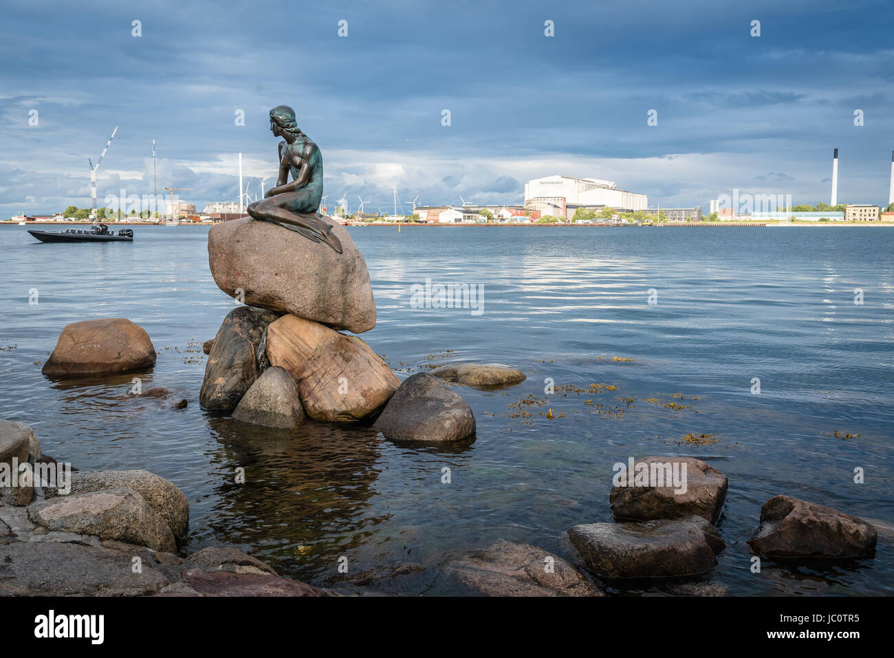 Copenhague, Danemark - 10 août, 2016. La Petite Sirène. La Petite Sirène est une statue en bronze d'Edvard Eriksen. La sculpture est affiché sur une ro Banque D'Images
