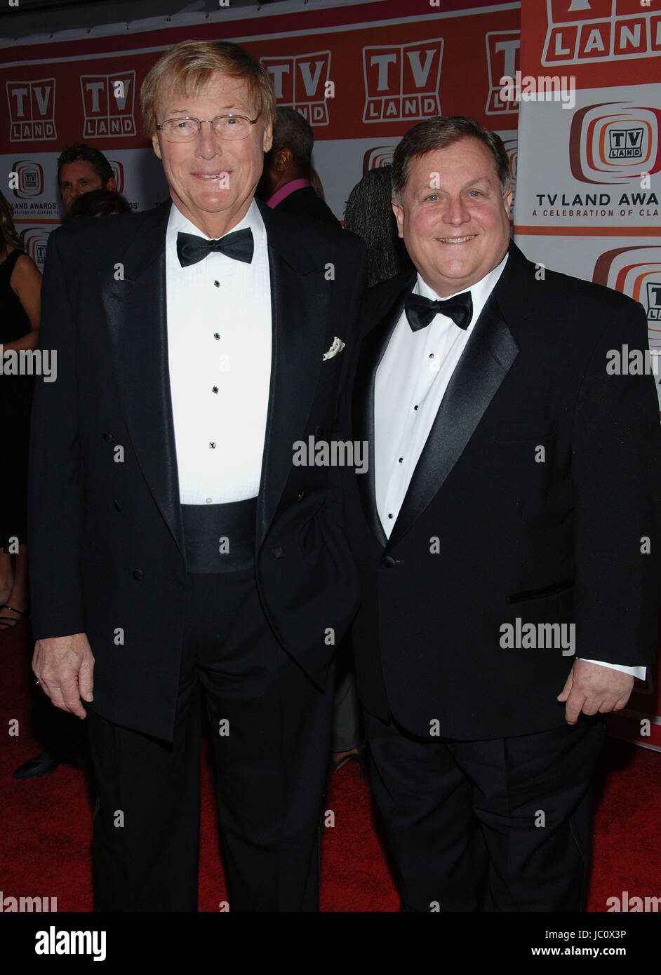 Adam West et Burt Ward (Batman et Robin), en arrivant à la TV LAND Awards au Barker Hangar à l'aéroport de Santa Monica à Los Angeles. 19 mars, 2006. - WestAdam WardBurt017.JPG Banque D'Images