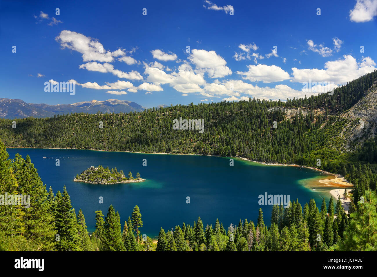 Fannette Island dans la région de Emerald Bay au lac Tahoe, en Californie, USA. Le Lac Tahoe est le plus grand lac alpin en Amérique du Nord Banque D'Images