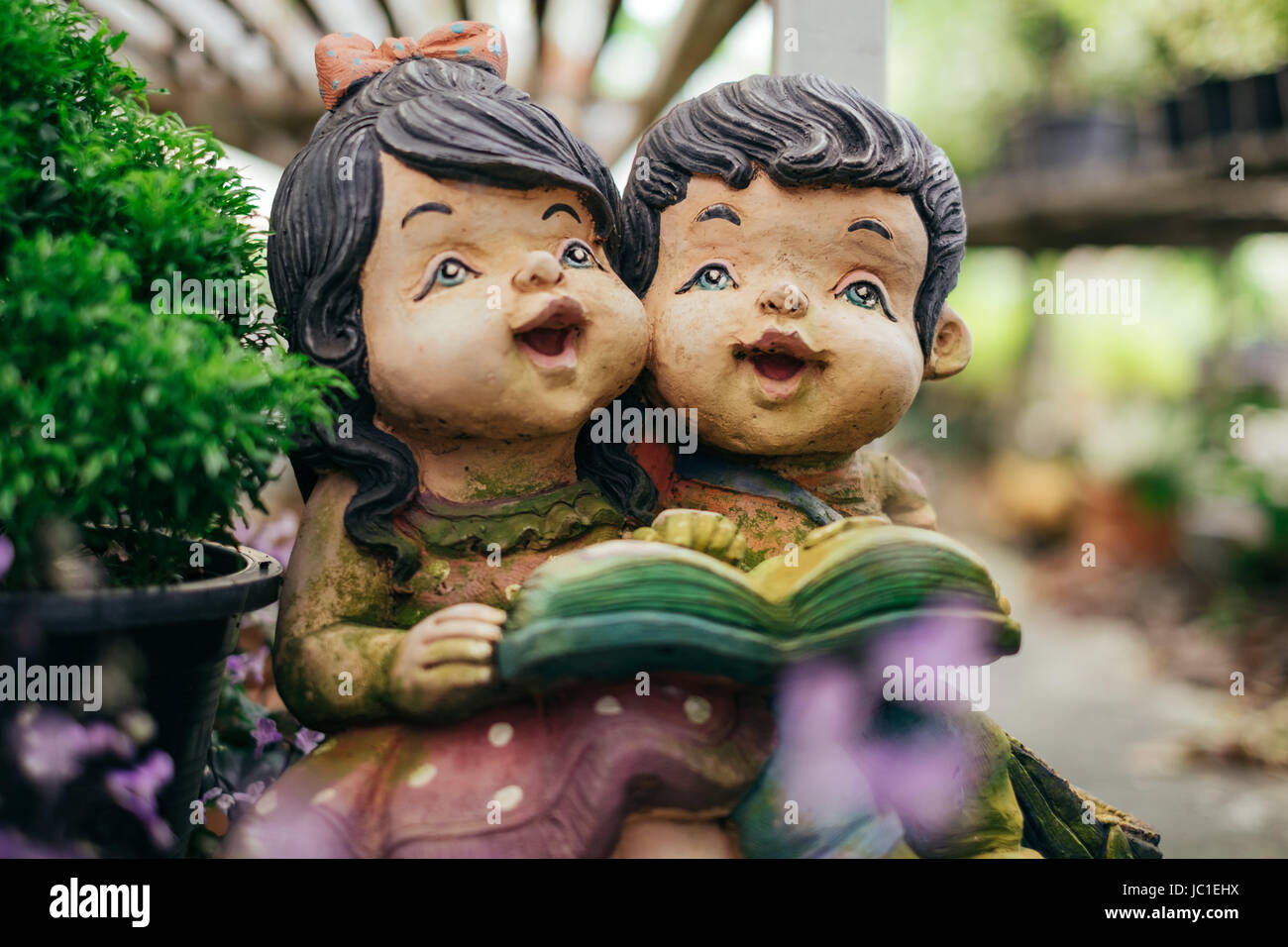 Clay Statue Of A Couple Banque De Photographies Et D Images A Haute Resolution Alamy Clay Statue Of A Couple Banque De Photographies Et D Images A Haute Resolution Alamy