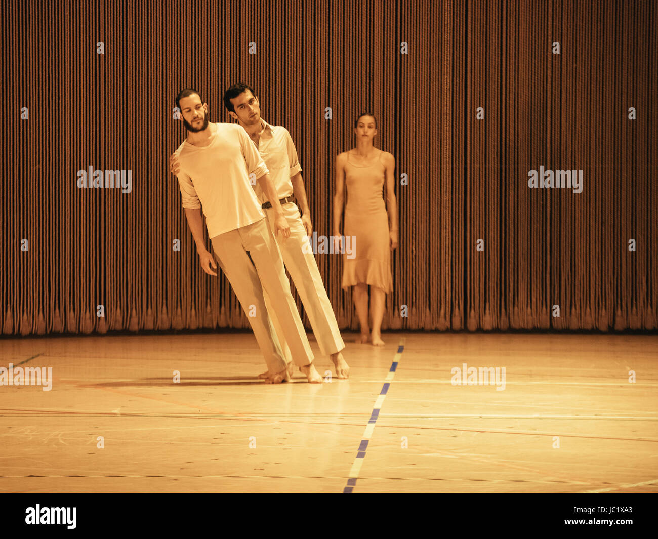 Londres, Royaume-Uni. 12 Juin, 2017. Anne Teresa De Keersmaeker/Roasa & Ictus présente la pluie au Sadler's bien. Credit : Danilo Moroni/Alamy Live News Banque D'Images