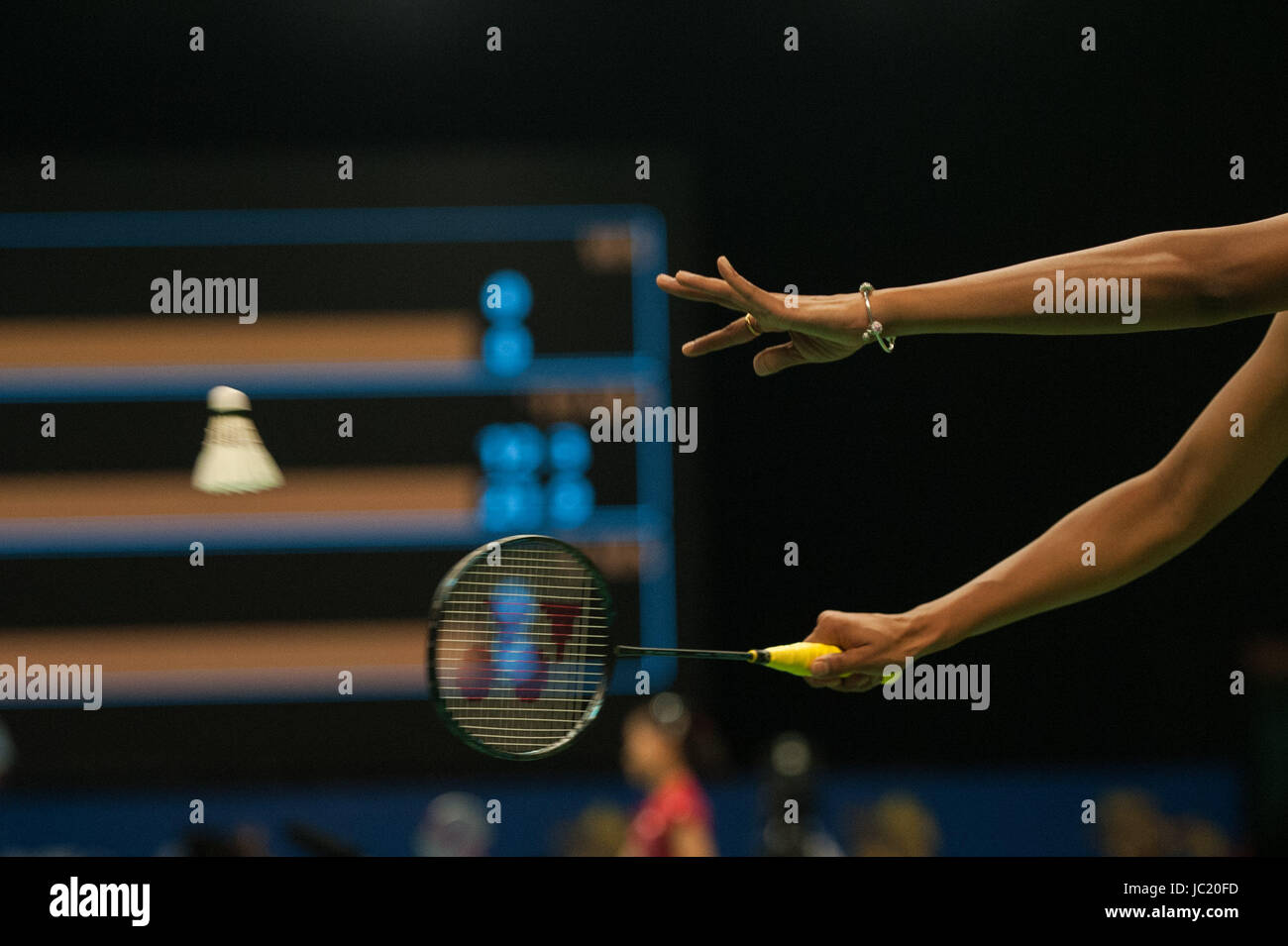 (170613) -- JAKARTA. 13 juin, 2017 -- Pusarla C. Sindhu de l'Inde Pornpawee Chochuwong fait concurrence à l'encontre de la Thaïlande au cours de dames en match à l'Indonésie à Jakarta, 2017 Ouvert le 13 juin 2017. (Xinhua/Sanovri Veri) Banque D'Images