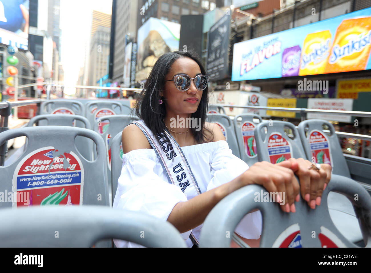 New York, États-Unis. 13 Juin, 2017. Kára McCullough Miss United States pendant un tour d'autobus de Manhattan sites dans la ville de New York aux États-Unis le mardi 13 Crédit : Brésil Photo Presse/Alamy Live News Banque D'Images