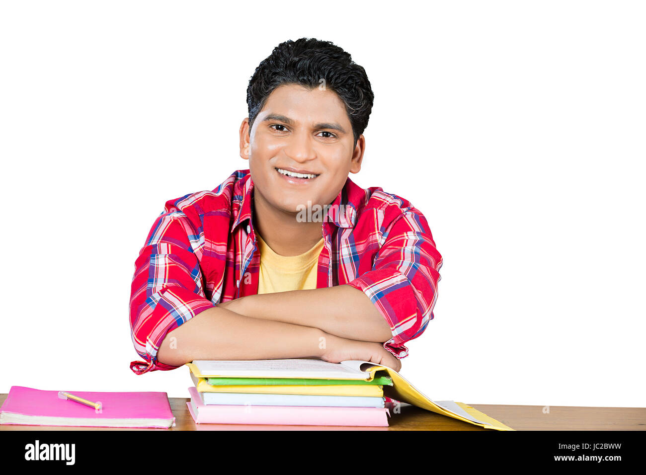 College jeune homme manuel de l'élève Préparation à l'examen de l'étude Banque D'Images