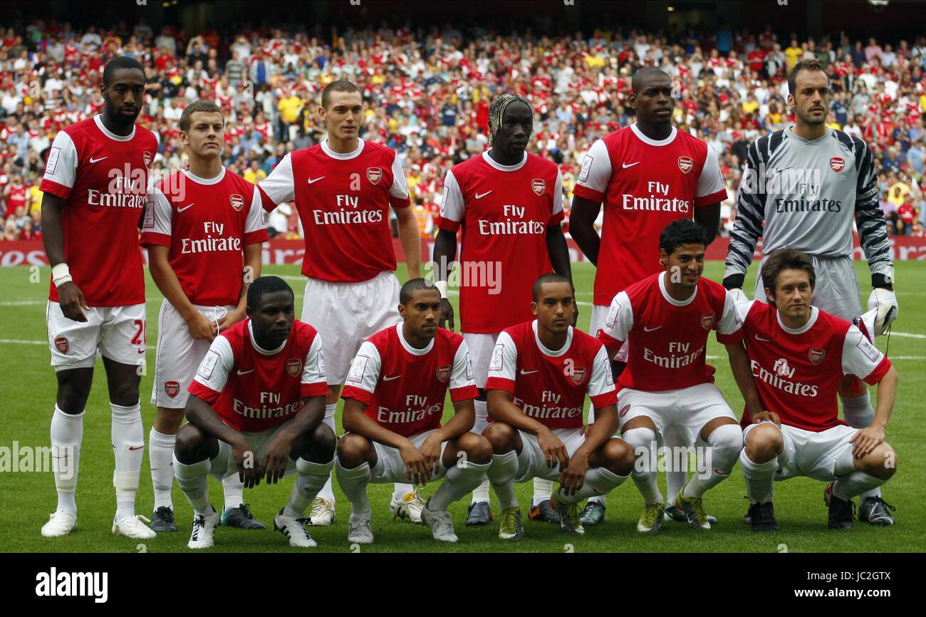 Groupe de l'équipe ARSENAL UNIS tasse tasse EMIRATES Emirates Stadium, LONDON ANGLETERRE 01 Août 2010 Banque D'Images