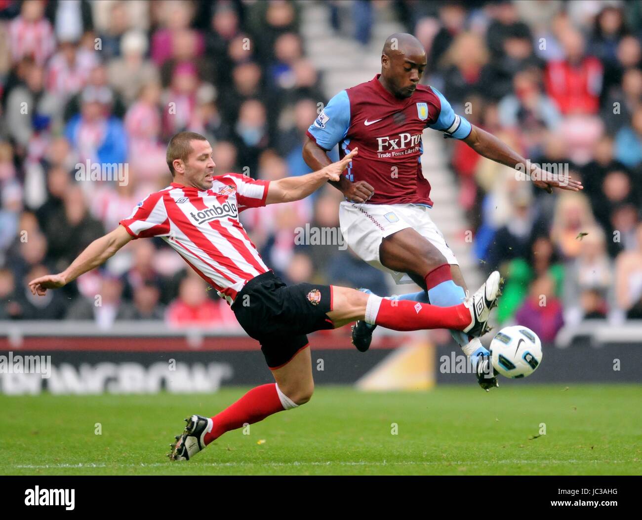 PHIL Bardsley & NIGEL COKE REO SUNDERLAND V ASTON VILLA SUNDERLAND ANGLETERRE STADE DE LA LUMIÈRE 23 Octobre 2010 Banque D'Images