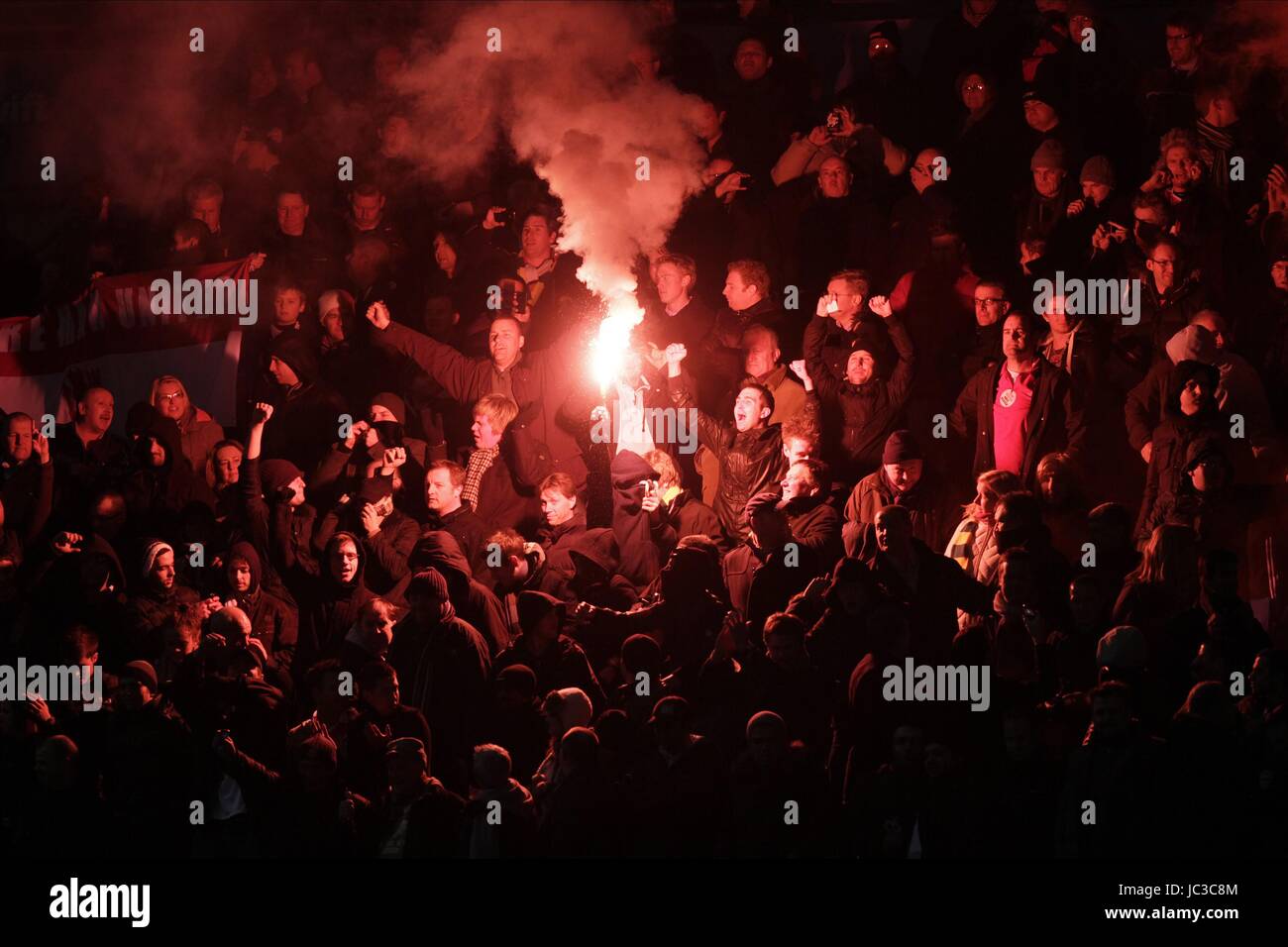 UNITED FANS PARTENT les fusées V MANCHESTER CITY MANCHESTER CITY OF MANCHESTER EASTLANDS U ST MANCHESTER EN ANGLETERRE 10 Novembre 2010 Banque D'Images