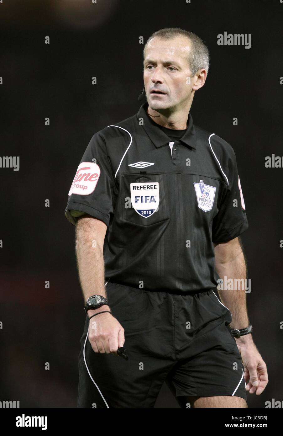 L'ARBITRE MARTIN ATKINSON PREMIERSHIP OLD TRAFFORD MANCHESTER EN ANGLETERRE 20 Novembre 2010 Banque D'Images