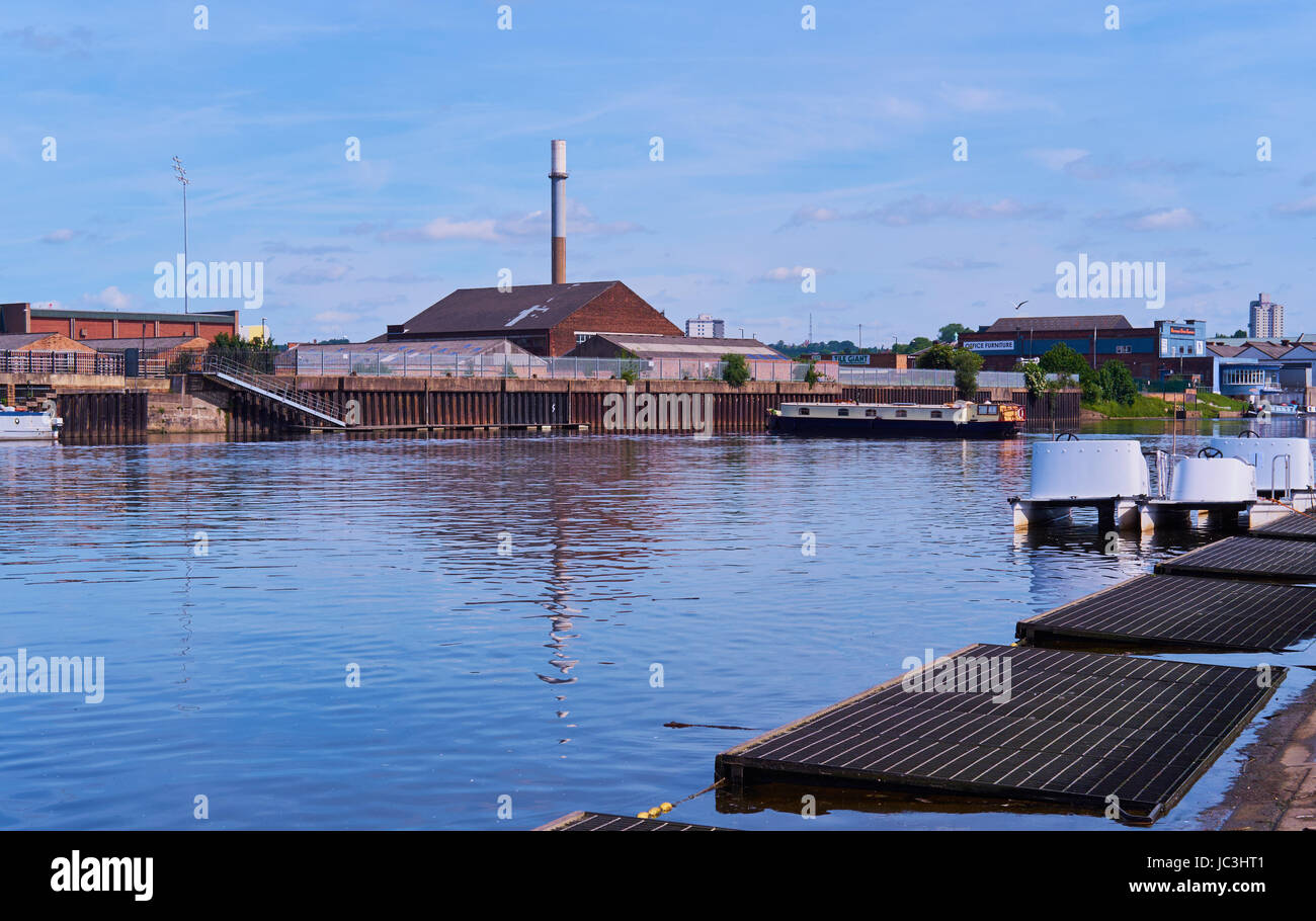 Péniche sur la rivière Trent, Nottingham, Nottinghamshire, East Midlands, Angleterre Banque D'Images